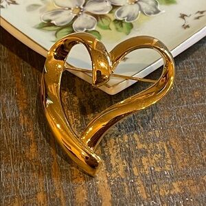 Vintage Trifari Gold Tone Heart Brooch
